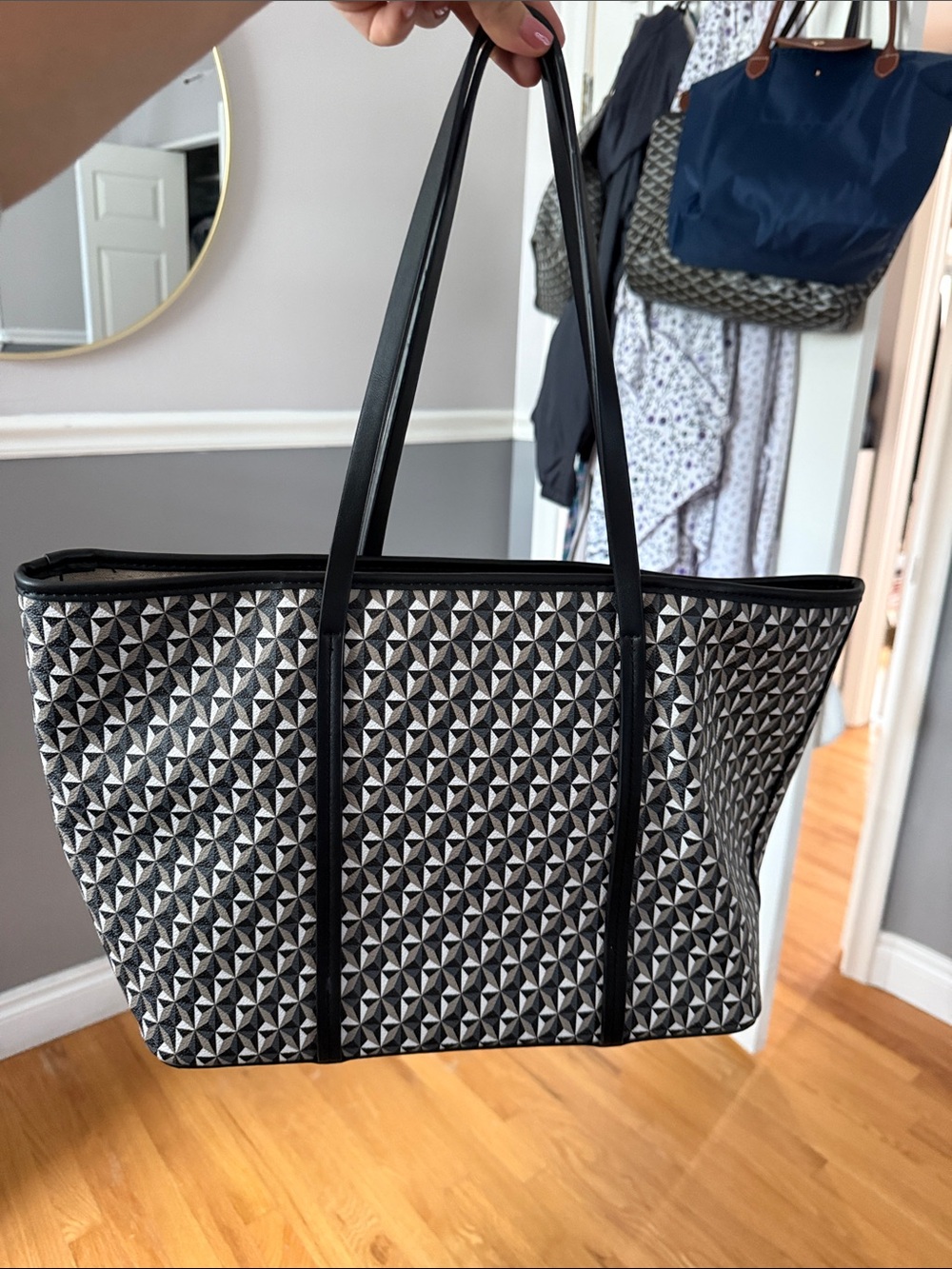 Tote bag